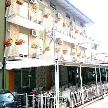 Hotel Simon Rimini Exterior photo