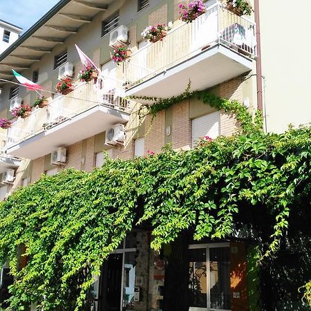 Hotel Simon Rimini Exterior photo