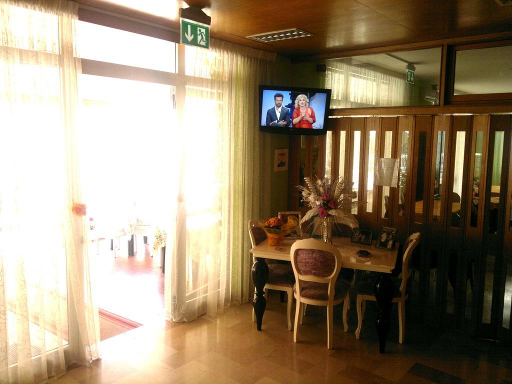 Hotel Simon Rimini Exterior photo