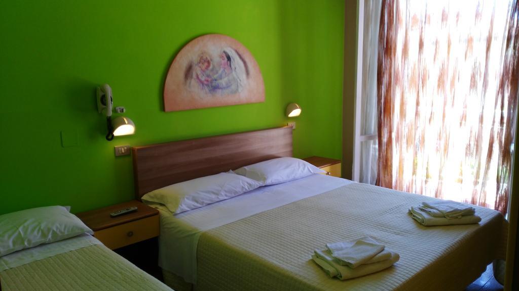 Hotel Simon Rimini Exterior photo