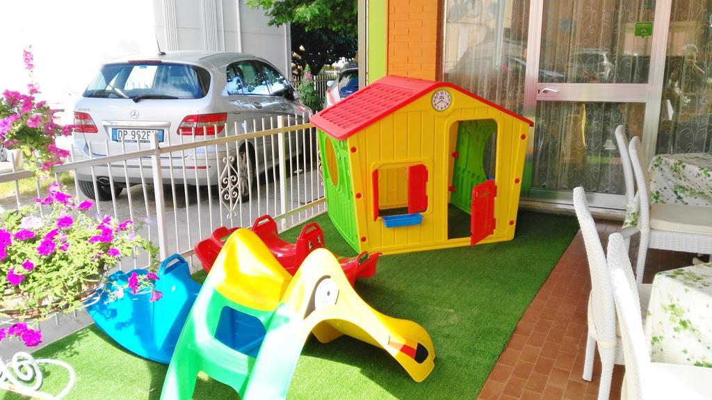 Hotel Simon Rimini Exterior photo