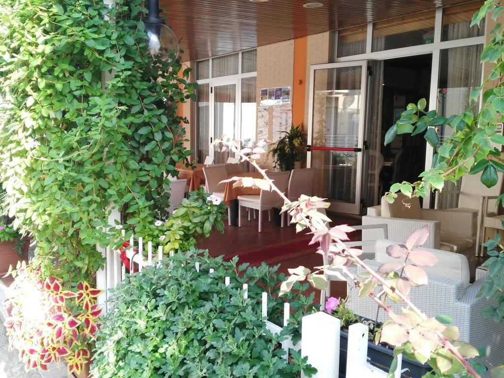 Hotel Simon Rimini Exterior photo