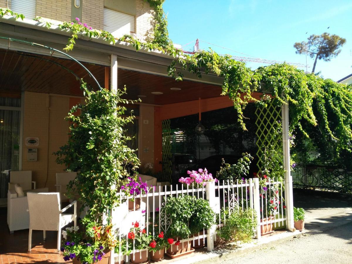 Hotel Simon Rimini Exterior photo